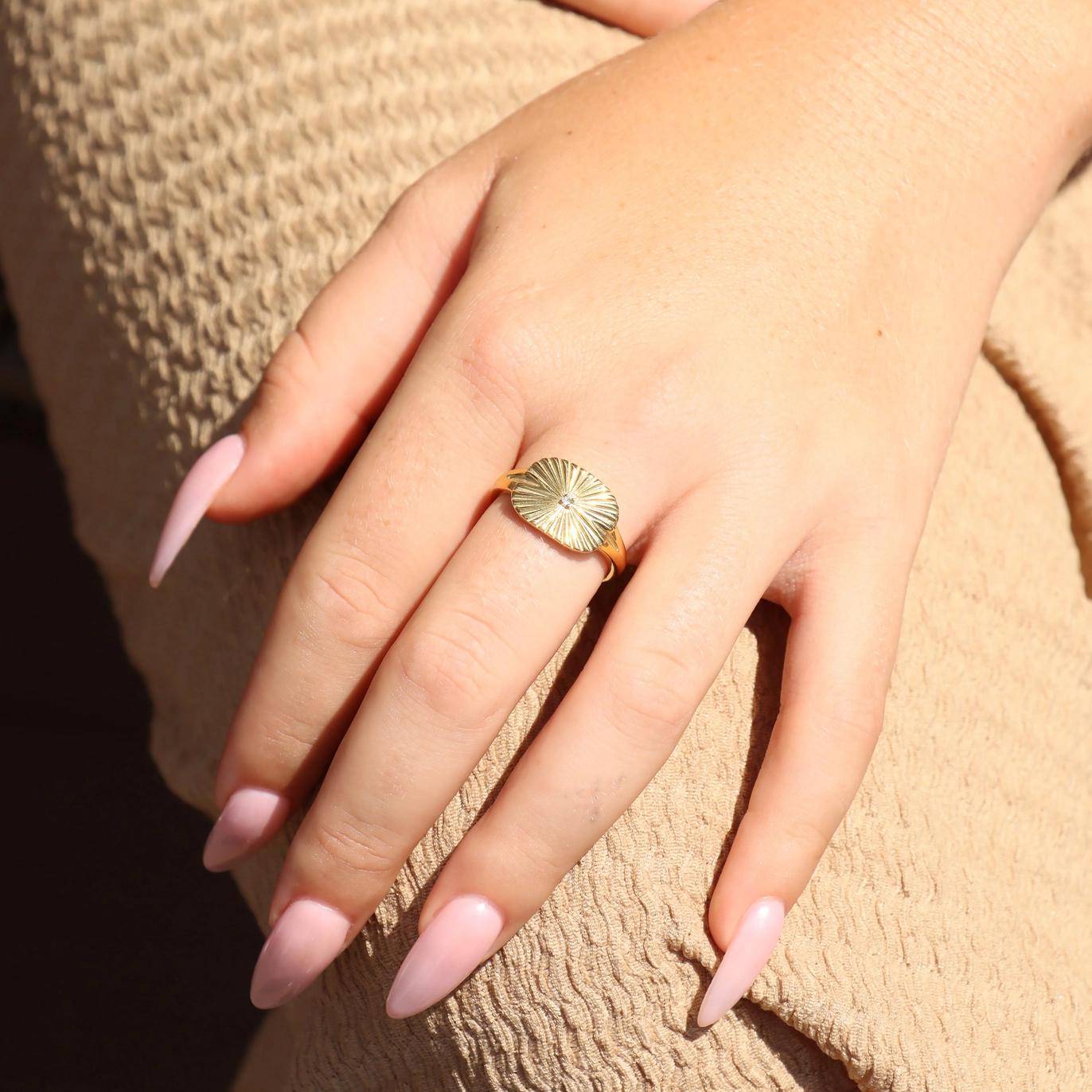bague rectangulaire sunburst bague rectangulaire sunburst