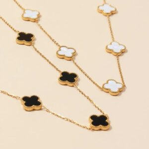 collier en forme de trèfles