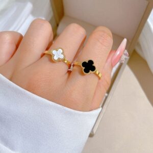 bague acier motif trèfle