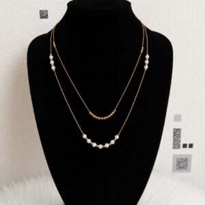 collier perles nacrées et billes dorées